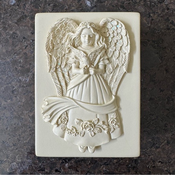 Wishing Trinket Box with Angel Lid - Picture 3 of 7